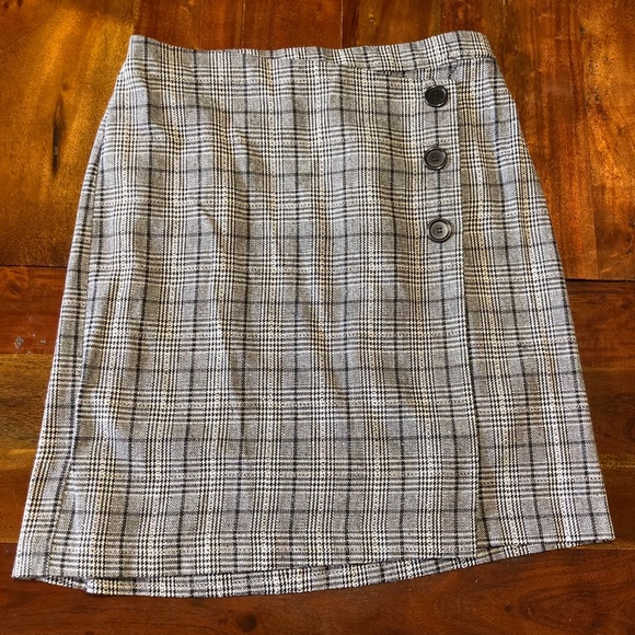 Eloquii Dresses & Skirts - Eloquii Wrap plaid skirt with buttons